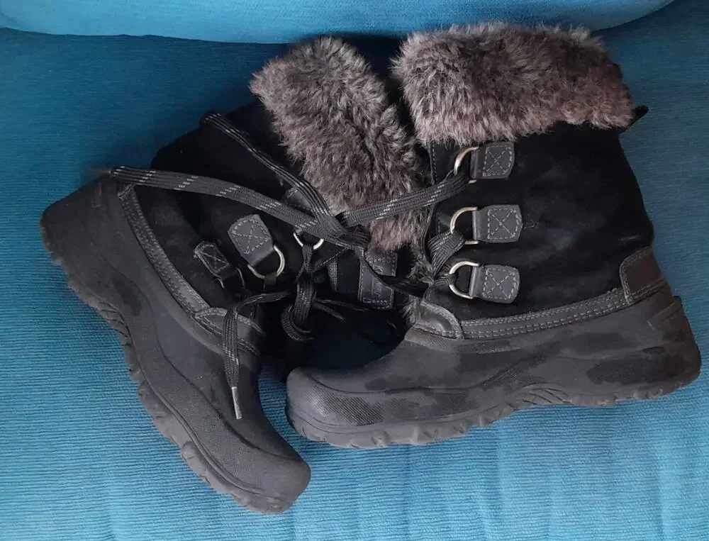 Khombu Women’s Black Winter Snow Boots Size 9M Waterproof Fur Lined - VGUC